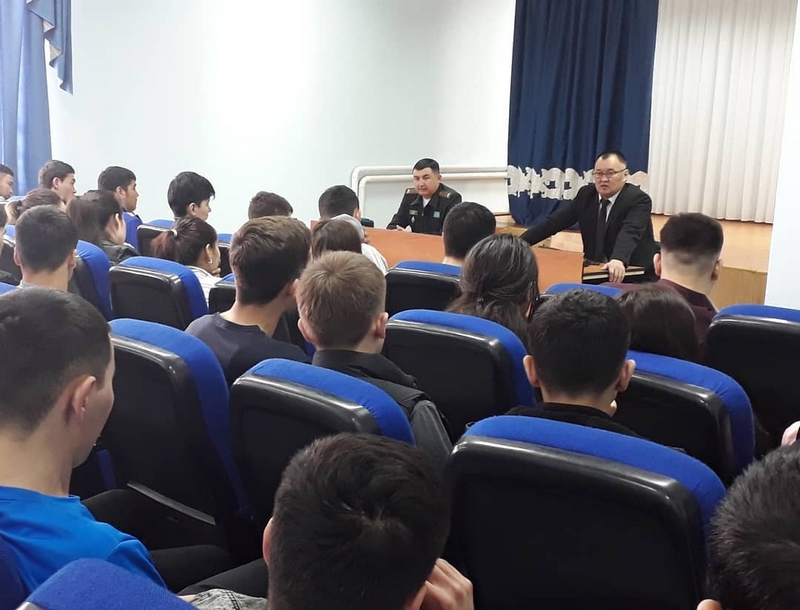 БҚО Қорғаныс істер департаменті өкілдерімен студенттердің кездесуі. 