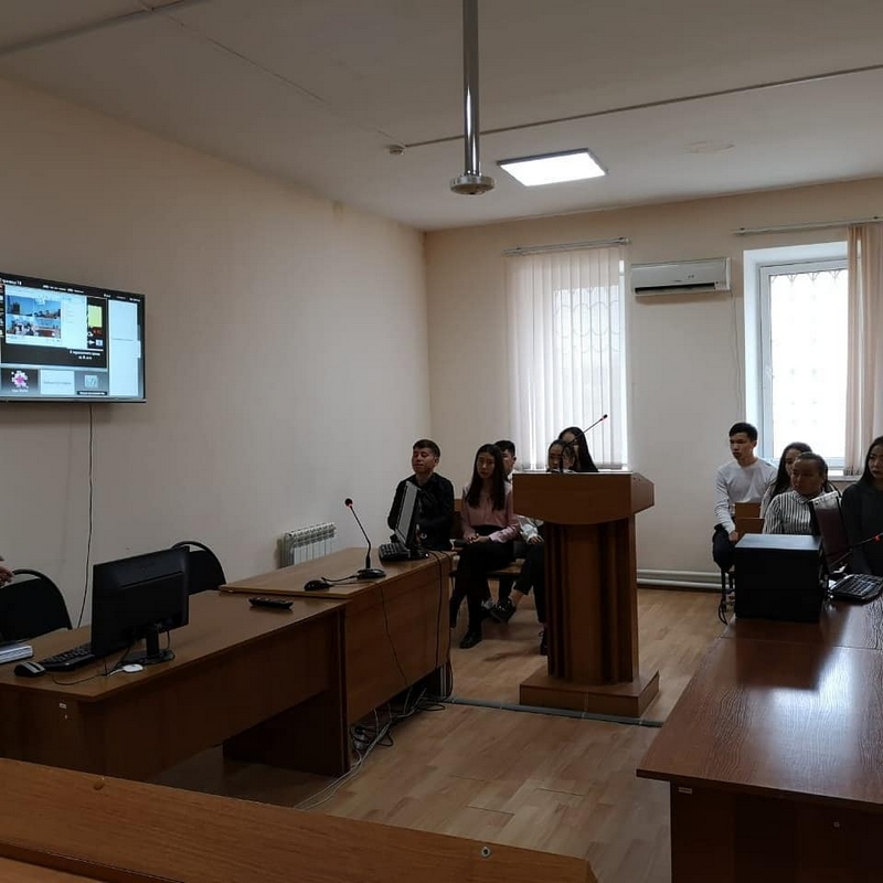 Орал қалалық сотынын кеңсе меңгерушісі Кайсарова С. Е кездесу
