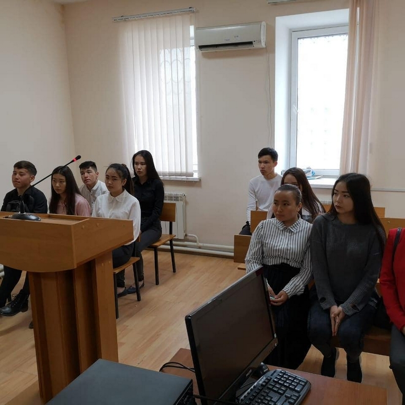 Орал қалалық сотынын кеңсе меңгерушісі Кайсарова С. Е кездесу