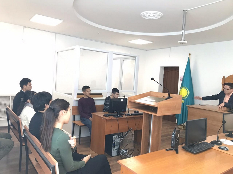 "Қылмыстық сот"« Құқықтану» мамандығының студенттері сот залында
